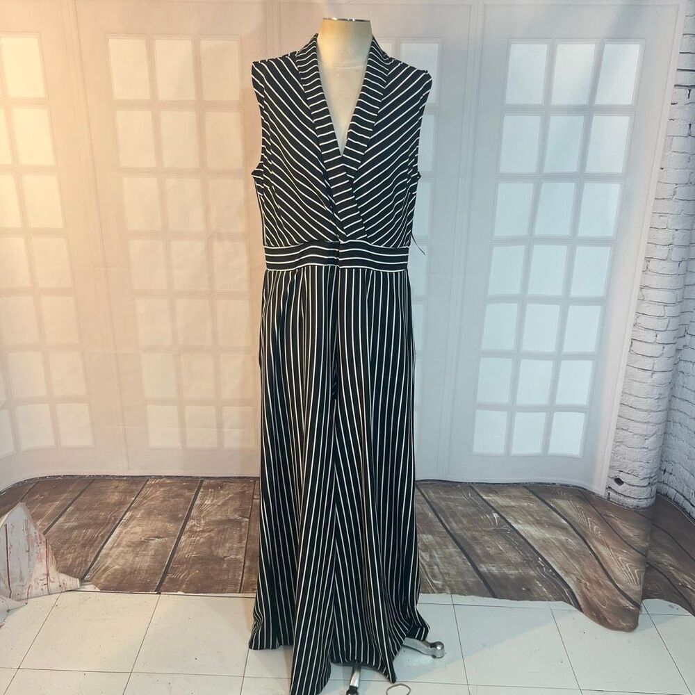 New York & Company NWT Black And White Striped Sleeveless Collared Jumpsuit XL
